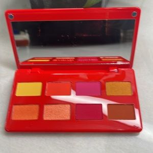Artist Couture Caliente Eyeshadow Pallet-New